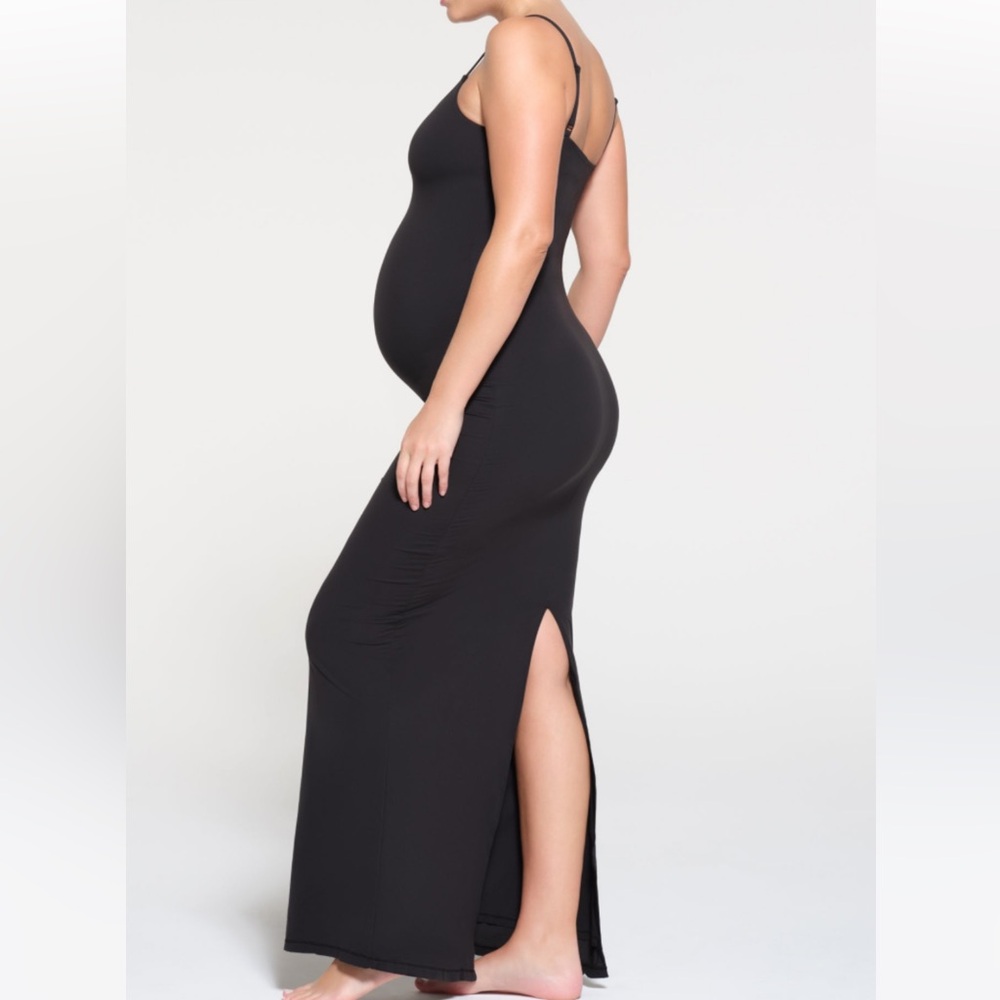 SKIMS Fits Everybody Maternity Long Slip Dress in Onyx Size XSmall